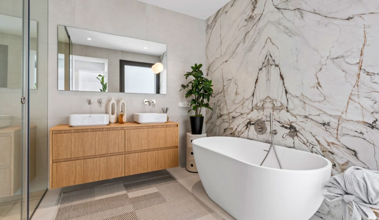 MASTER-BATHROOM