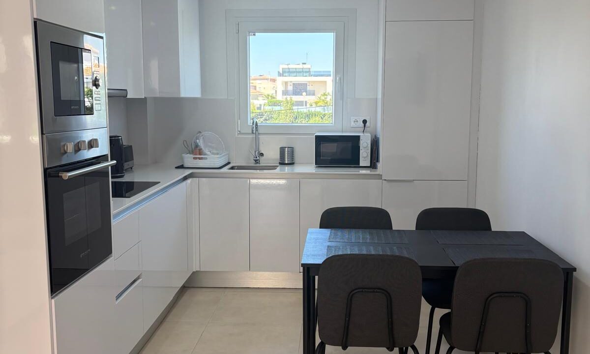 b6587c2a-d843-47ec-a186-13054ebe7c49